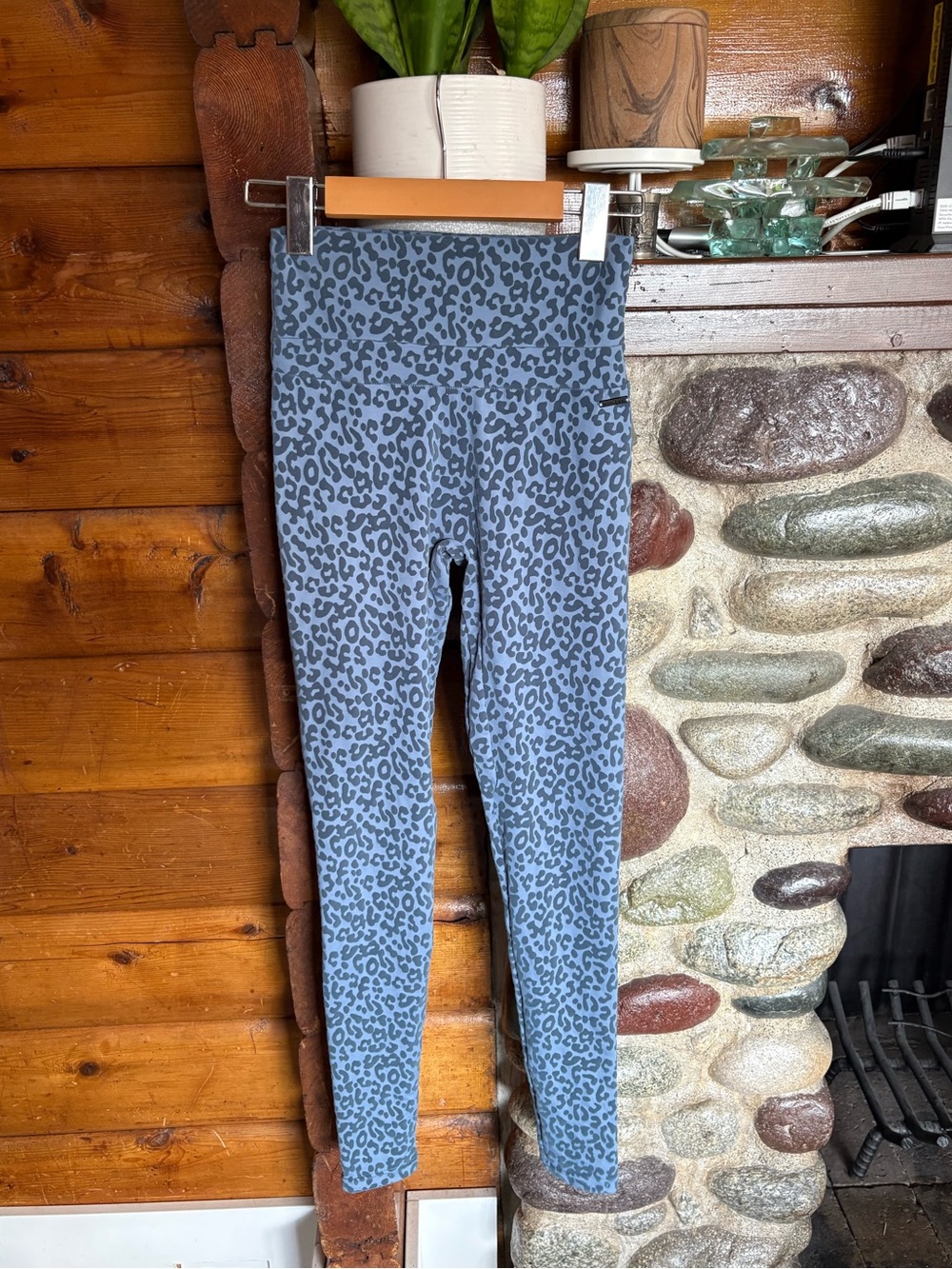 ECHT Textured Leopard High Rise Athleisure Leggings Size Small